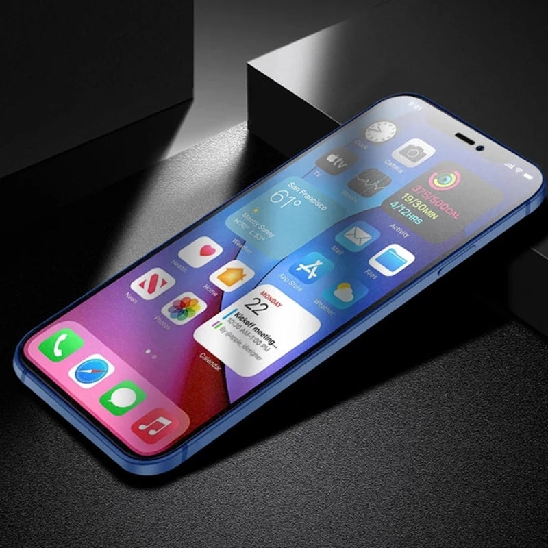 Entdecken Sie auf smartphonecover.ch unsere exklusiven vollen Abdeckung Matte Display-Schutzfolien für Ihr iPhone. Hergestellt aus hochwertigem TEMPERED GLASS bieten sie optimalen Schutz für Ihr Display. Die matte Oberfläche reduziert störende Fingerabdrücke und Blendeffekte, während der gehärtete Film vor Kratzern und Brüchen schützt. Mit unserer Anti-Fingerprint-Technologie bleibt Ihr Bildschirm immer sauber und klar.